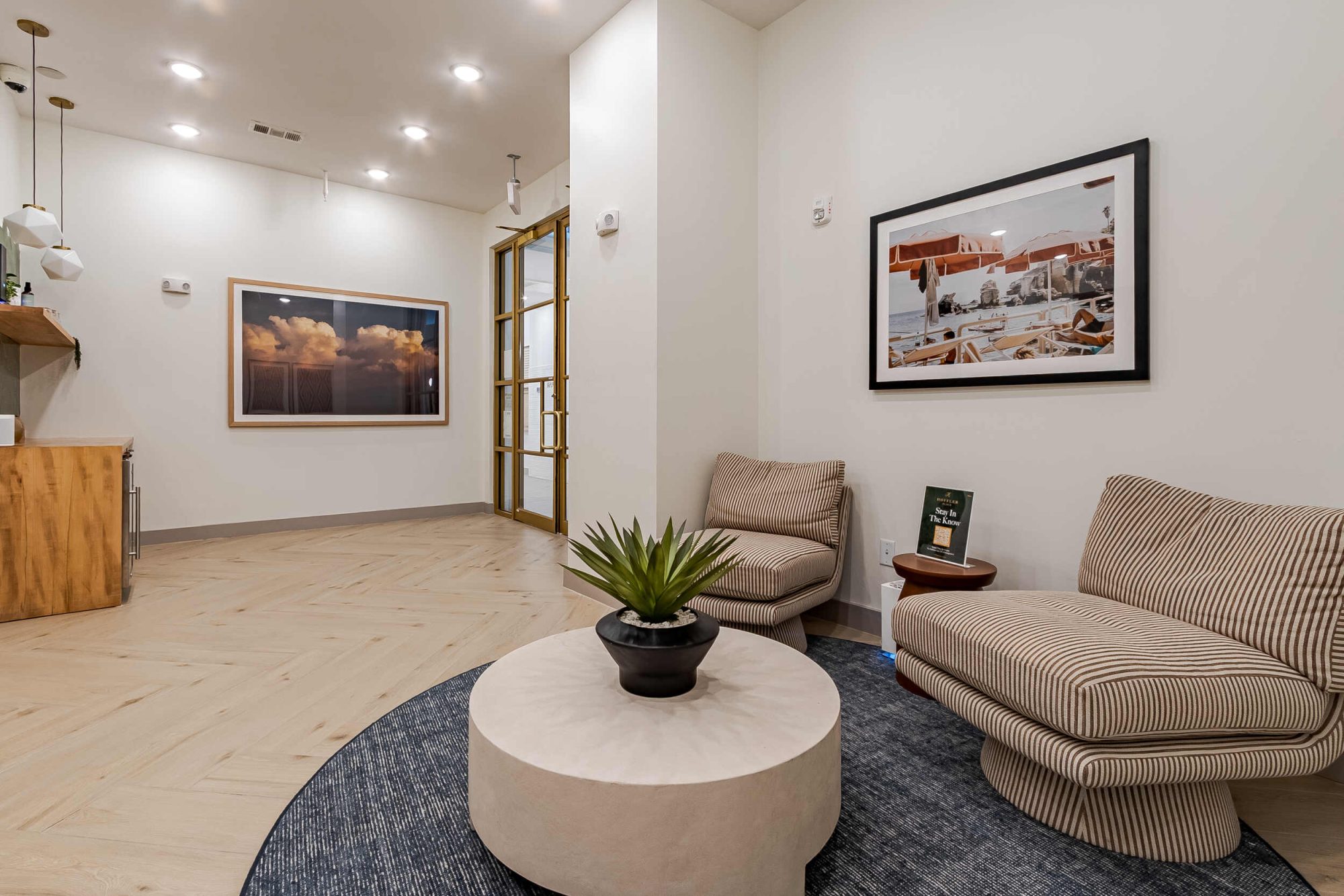 hoffler place off campus apartments near college of charleston leasing office lounge